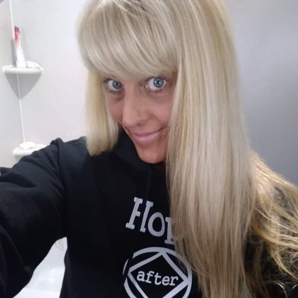 Meet your Posher, Melissa - Picture 2 of 2